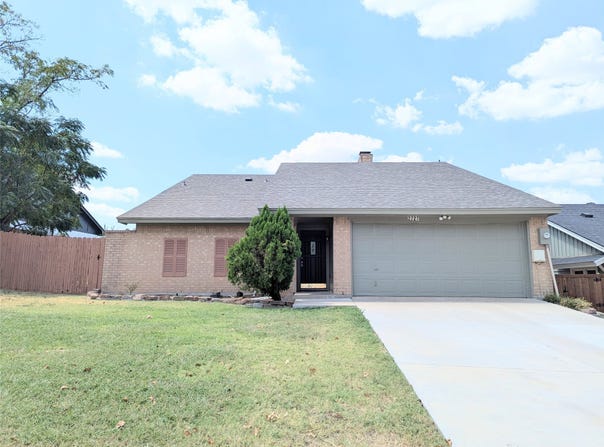 2727 Colonial Drive, Carrollton, TX 75007