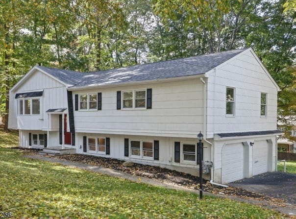 11 Colby Dr, Byram Twp., NJ 07821-3904