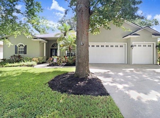 2203 VALRICO FOREST Drive, VALRICO, FL 33594