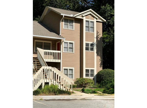 22 Willow Tree Run, Asheville, NC 28803