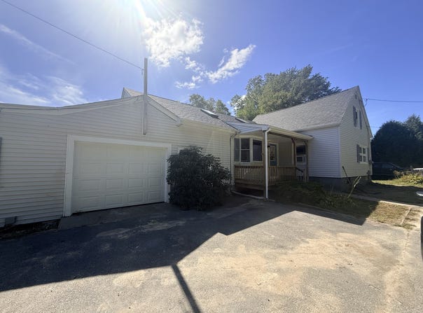 33 Johnson St, Westport, MA 02790