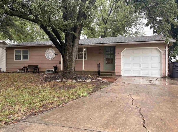 524 Meadowbrook CT, Newton, KS 67114