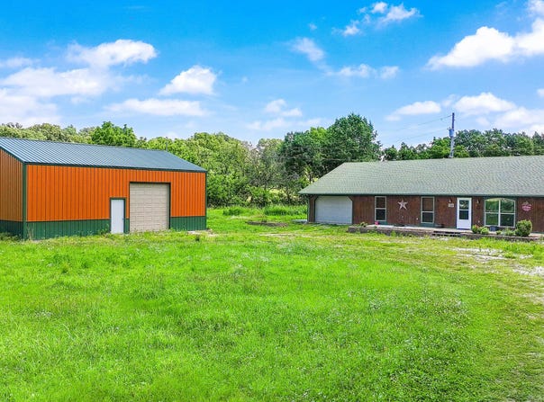 21587 State Route 43, Seneca, MO 64865