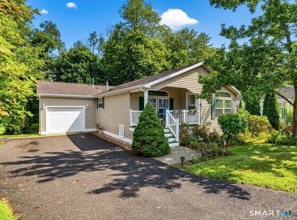 4 Cliff Road, Ledyard, CT 06339