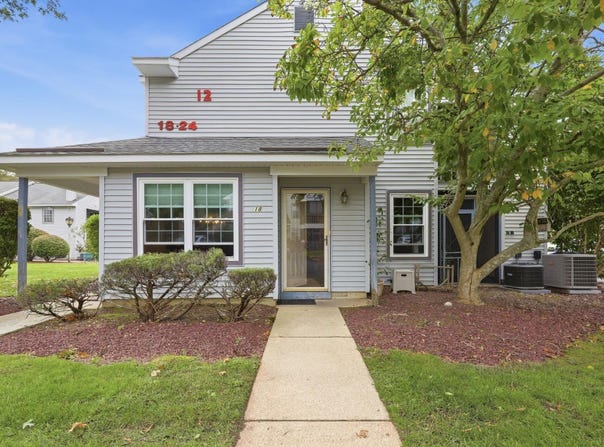 18 Waterview Dr, Galloway Township, NJ 08205