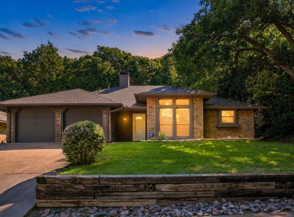 824 Cherlynne Drive, Cedar Hill, TX 75104