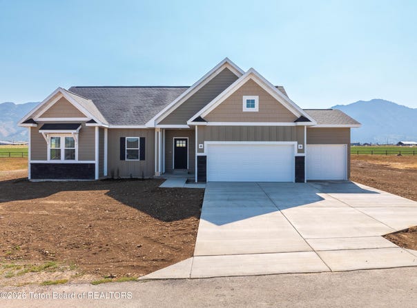 654 LITTLE GREYS Loop, Etna, WY 83120