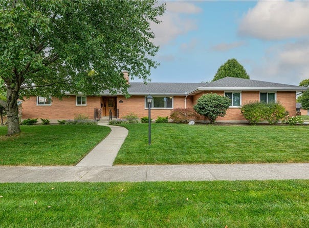 829 Lovetta Drive, Kettering, OH 45429
