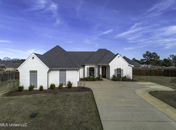 705 Queens Court, Flowood, MS 39232