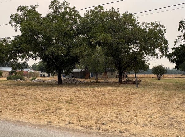 701 W Manchaca Avenue, De Leon, TX 76444