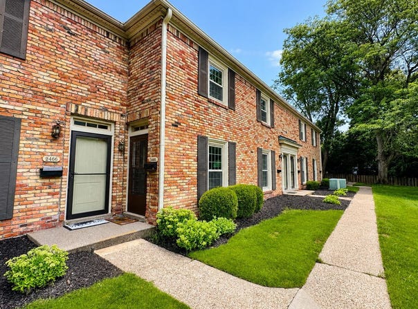 2468 Abbington Drive SE, Grand Rapids, MI 49506