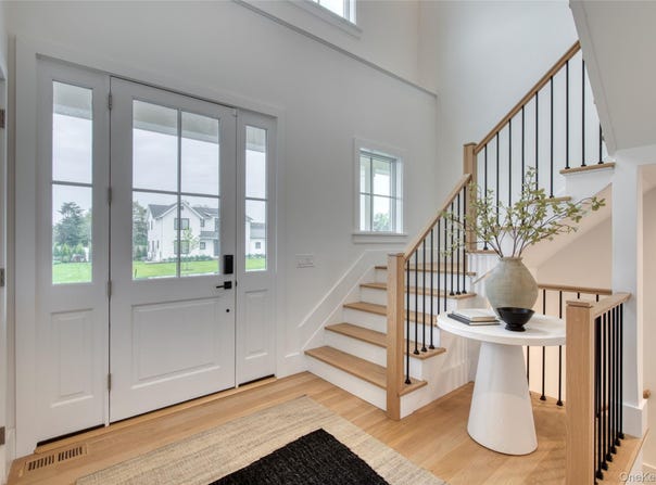 14 Happy Lane, Westhampton Beach, NY 11978