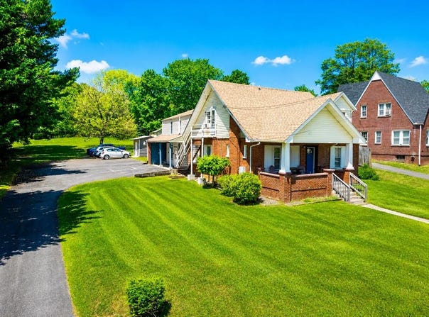 508 W Stuart Dr, Galax, VA 24333