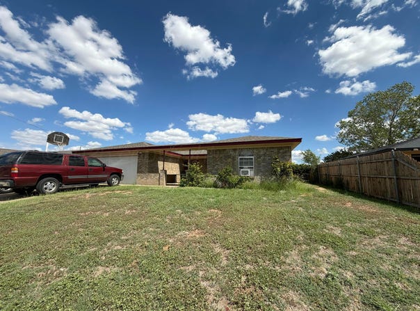 612 BAILEY Avenue, Dumas, TX 79029-3102