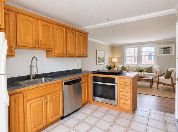 160 Tyngsboro Rd, Chelmsford, MA 01863