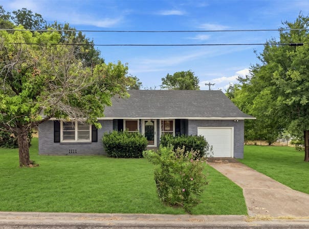 1804 E Wells Avenue, Sherman, TX 75090