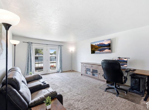 20 W LESTER Ave, Murray, UT 84107