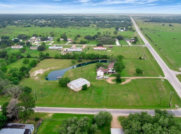 3662 N Fm 444, Inez, TX 77968