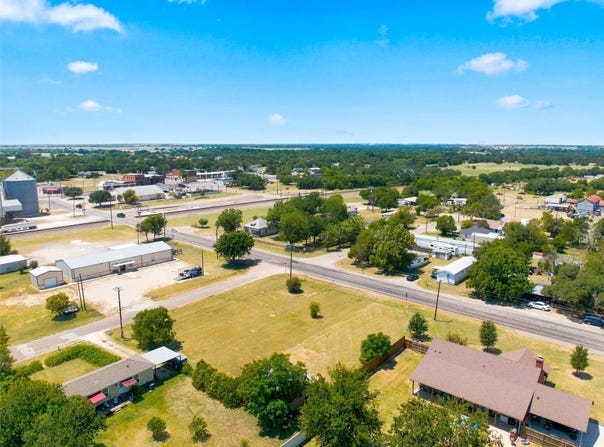 E 5th Street, Crawford, TX 76638