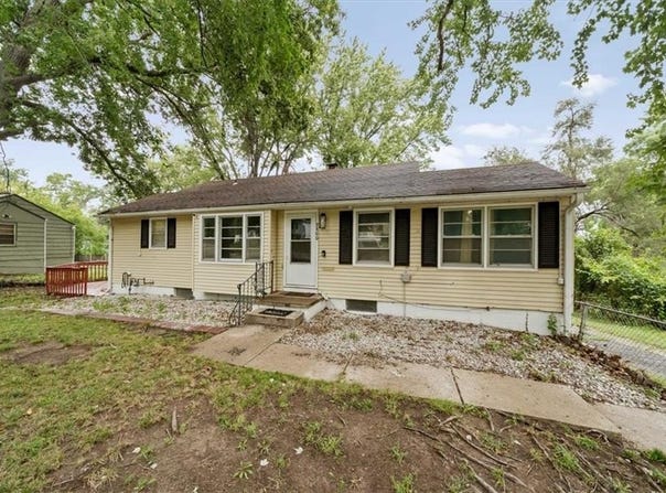 9800 Plymouth Lane, Raytown, MO 64133