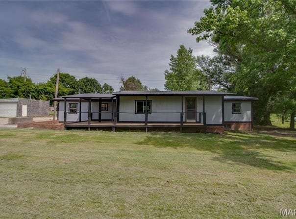 30396 Domino Lane, Godfrey, IL 62035