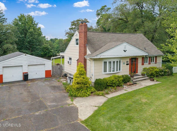 752 Park Avenue, Belford, NJ 07718
