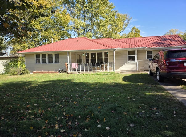 312 S Oak Avenue, Aurora, MO 65605