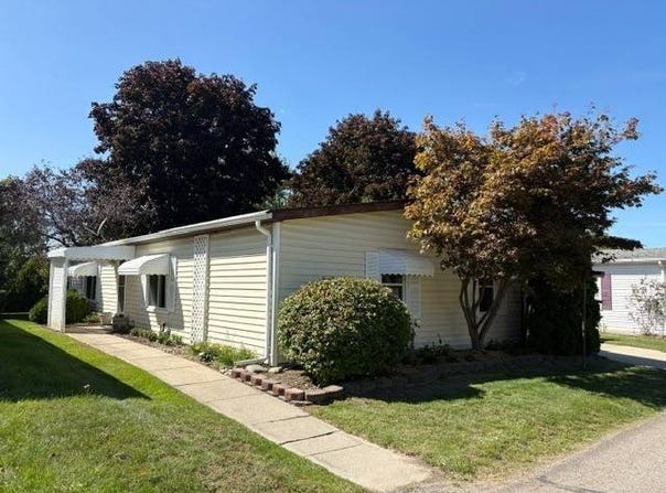 2728 Chickadee St, Rochester Hills, MI 48309