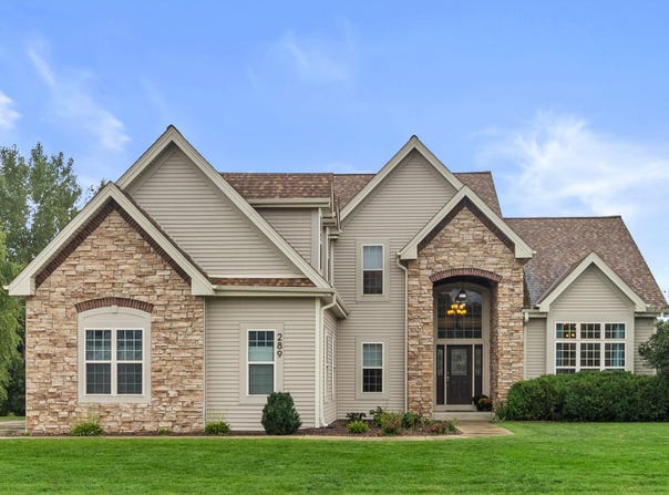 289 Lakeridge Dr, Oconomowoc, WI 53066