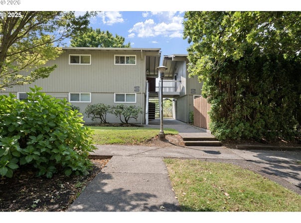 2046 W 14TH Pl, Eugene, OR 97402