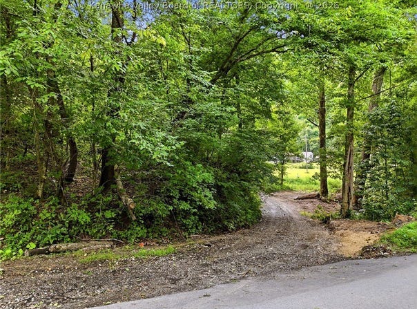 Hartland Road, Clay, WV 25043