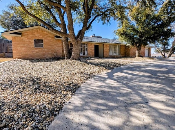 2904 MacAuslan, Big Spring, TX 79720