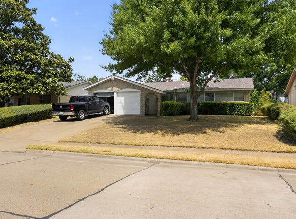 2125 Meadow Glen, Irving, TX 75060