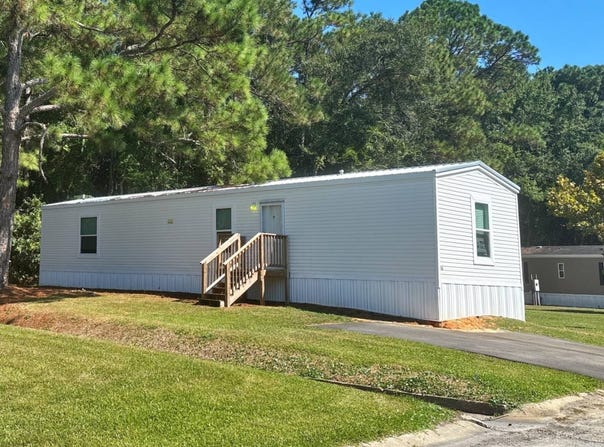 2101 Ladnier Rd, Gautier, MS 39553
