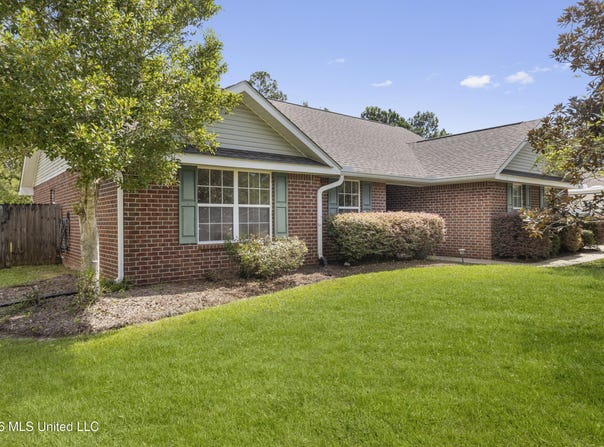 1622 Lori Drive, Ocean Springs, MS 39564