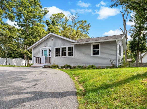 43 Forest Drive, Mashpee, MA 02649
