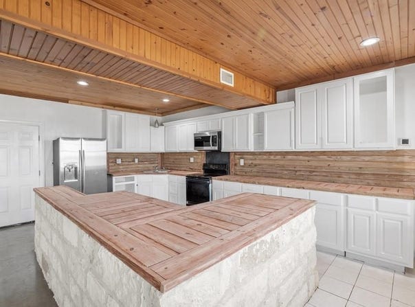 288 E Kroll Rd, Harper, TX 78631