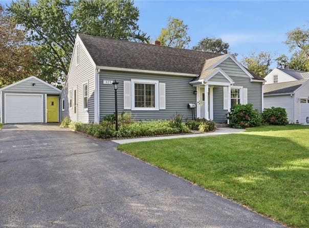 325 Brandon Rd, Rochester, NY 14622
