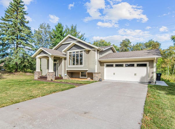 1355 Eide Circle, Arden Hills, MN 55112