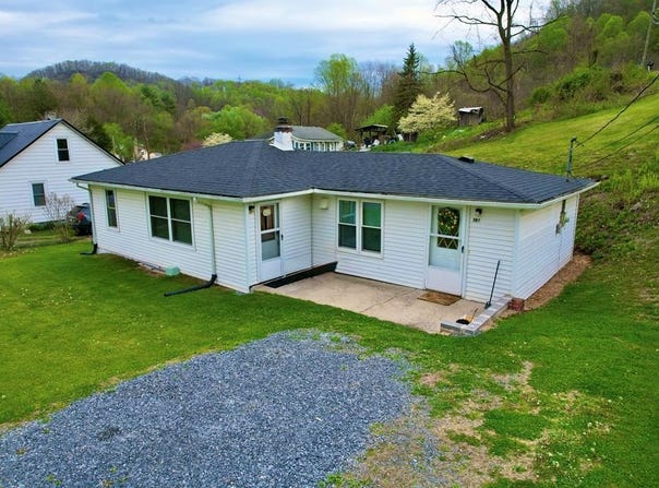 S 196 Severt St, Marion, VA 24354
