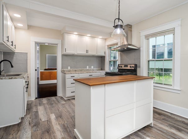 53 Peabody St, Gardner, MA 01440