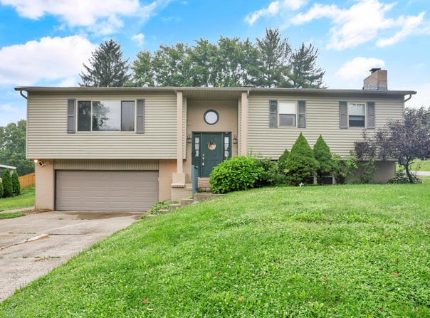 885 Hickory Road, Heath, OH 43056