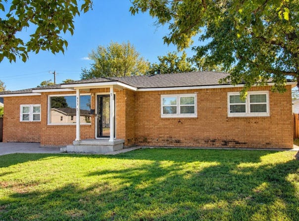913 E 8TH Street, Dumas, TX 79029-5203