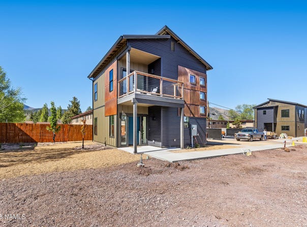 302 W Oak Avenue, Flagstaff, AZ 86001