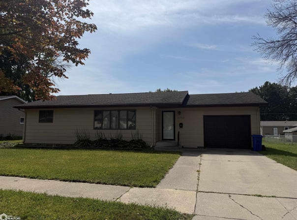 1702 E Elm Street, Algona, IA 50511