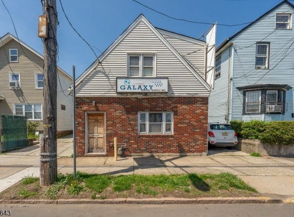 528 Spring St, Elizabeth City, NJ 07201-1964