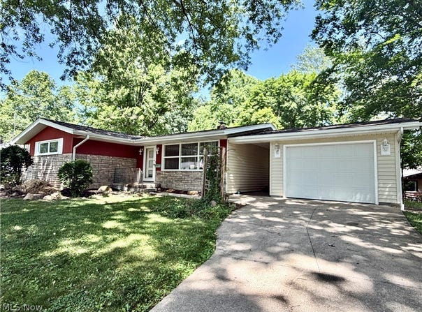 63 W Nineth St., Newton Falls, OH 44444