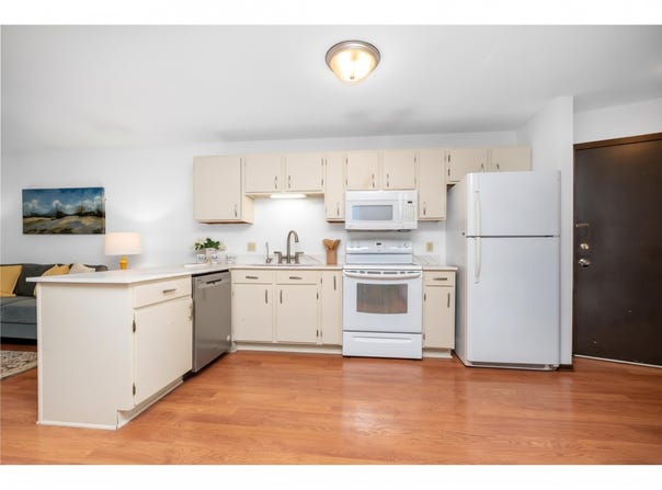 175 County Road B2 E, Little Canada, MN 55117