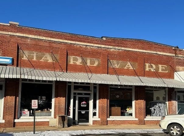 27 Court Square, Alton, MO 65606