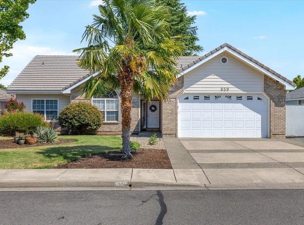 659 Jackson Creek Drive, Central Point, OR 97502